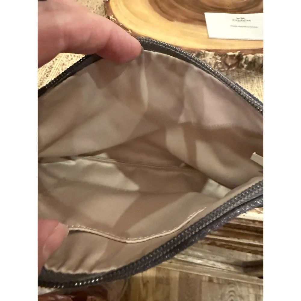 New COACH PARK Suede Leather Turn Lock Wristlet Gunmetal Metallic Gray Very Rare